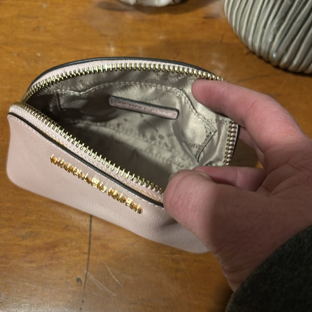 Michael Kors Cindy Pale Pink Leather Dome Makeup Bag Travel Pouch - Picture 10 of 13